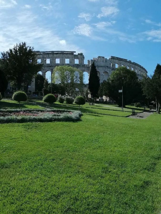 Studio Apartment Mila Пула