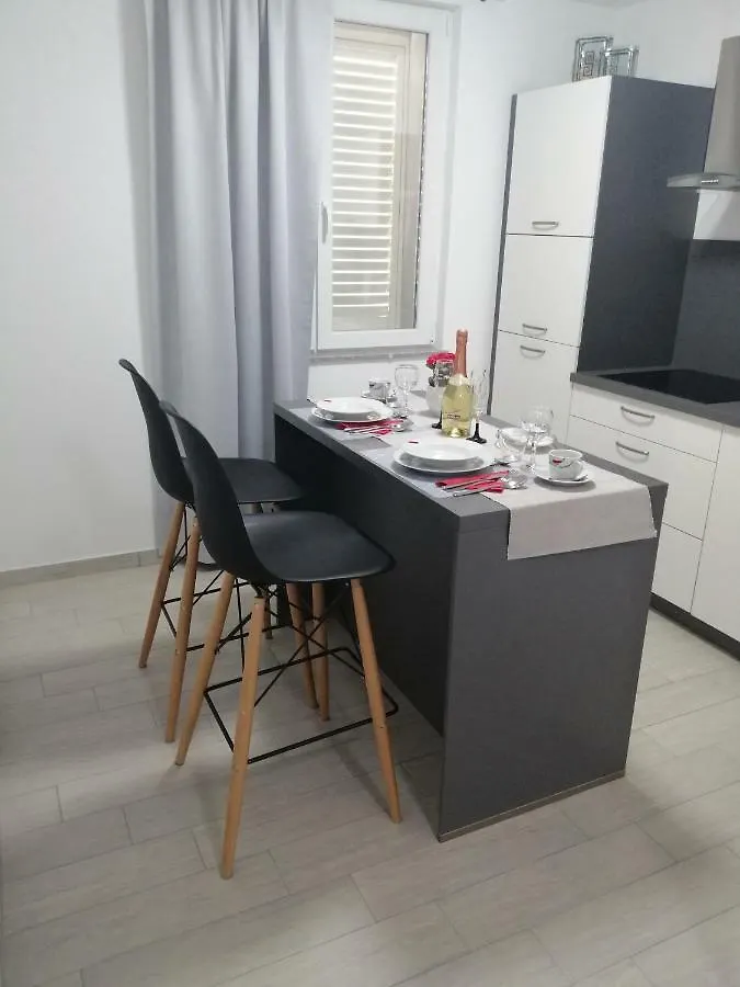 Studio Apartment Mila Пула