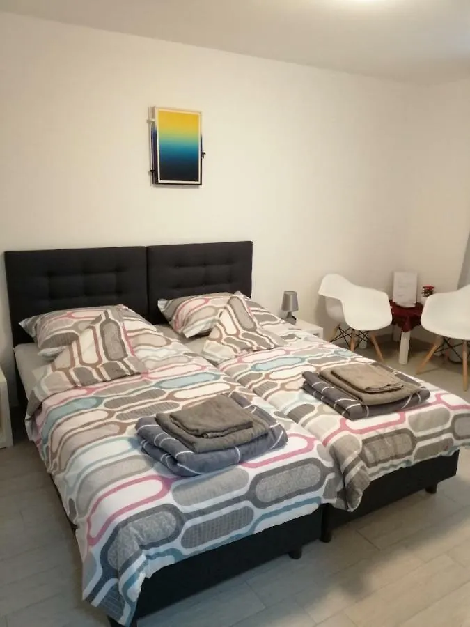 Studio Apartment Mila Pula 0*,